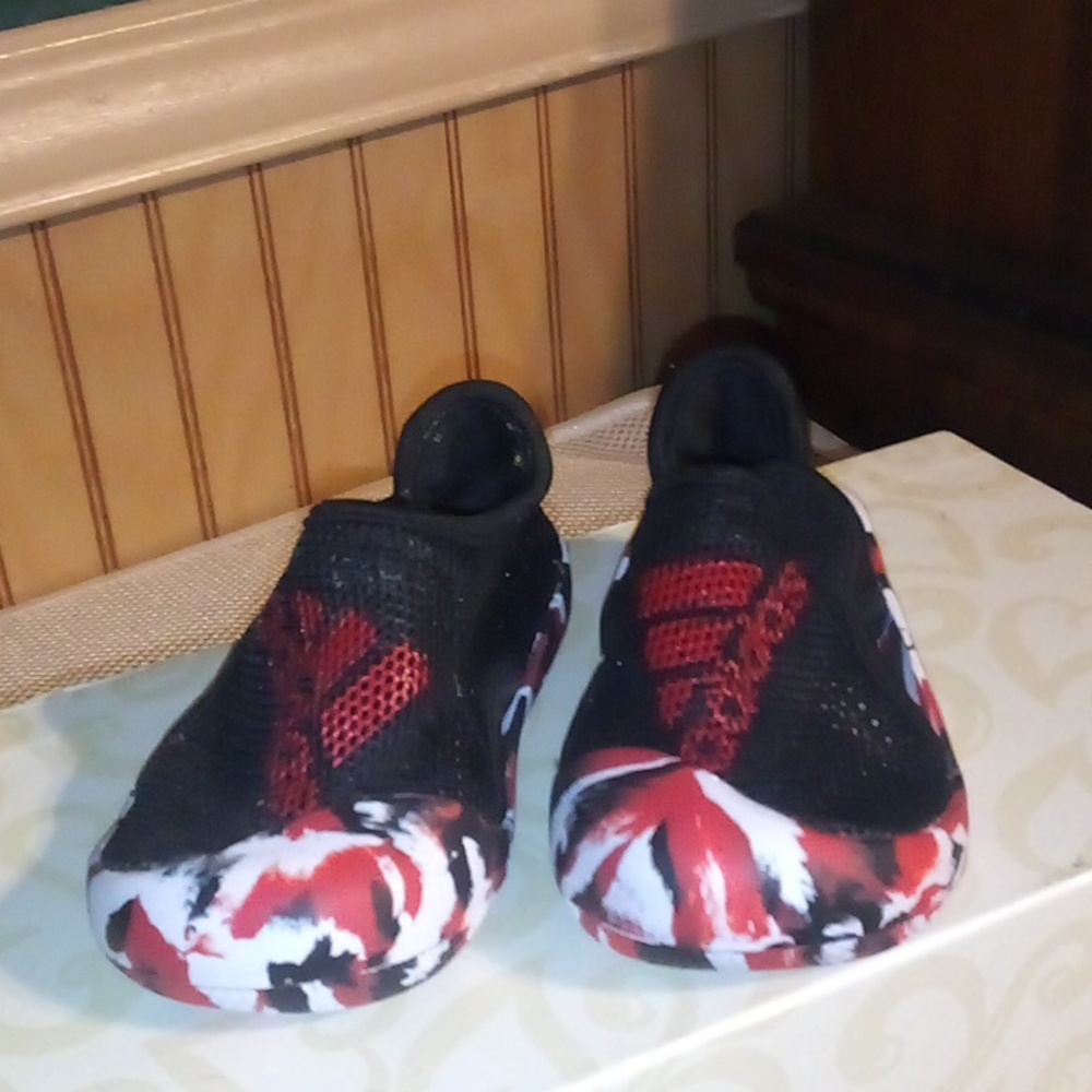 Adidas Unisex Adventure Shoes Size 5K